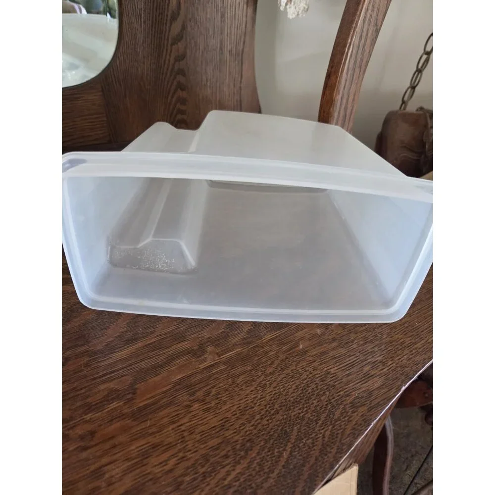 Rubbermaid Servin‎ Saver 1.3 Gallon Plastic Cereal Keeper with Almond Lid